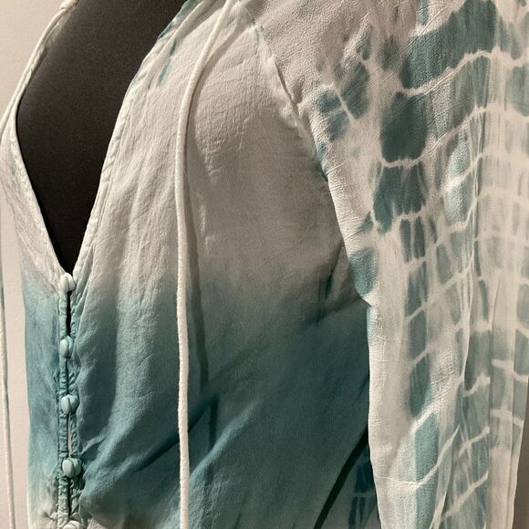 💜5/$25 large En Crėme Blouse - Picture 2 of 3